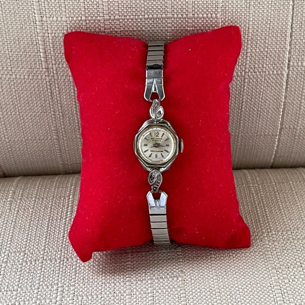 Vintage Waltham Ladies Wristwatch Handwinding Shock Resistance Quartz Watch - Picture 10 of 11